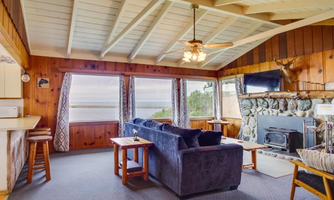 Smith River Casa | Rustic Coastal Smith River Cottage with Ocean Views!