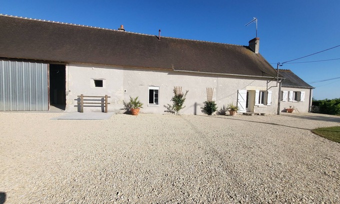 Paulnay Cabaña | Casa Rural en Berrí con Terraza y Bienvenida a Caballos