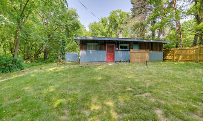 Palo Cabaña | Rustic Cottage with Fire Pit & Private Yard!