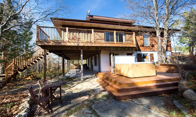 Mississippi Mills Cabaña | Rustic countryside cottage with a rapidsview