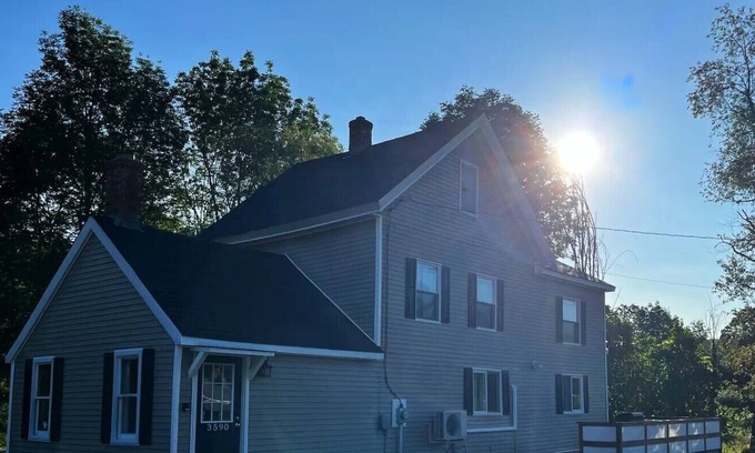 Chester Casa | Rustic, Cozy, and Entertaining home perfect for your next Vermont Adventure!