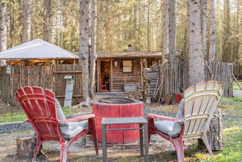 Bragg Creek Apartamento | Rustic Cozy Cabin with hot tub
