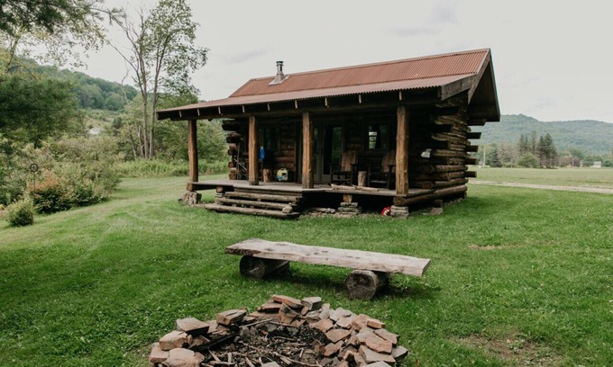 Shinglehouse Cabina | Rustic Creekside Cabin