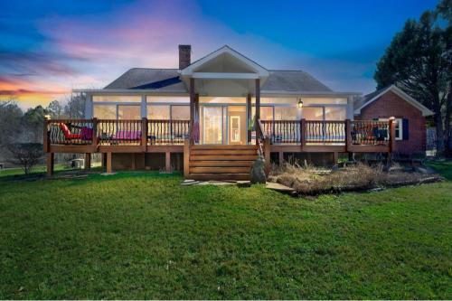 Covington Casa | Rustic Elegance- Farmhouse Retreat in Covington farmhouse