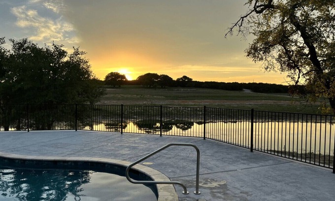 Nemo Casa | Rustic Elegance-Premier Lakeview Ranch Villa at Twin Canyons Longhorn Ranch