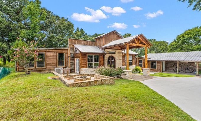 Cleveland Otro | Rustic Farm Houses with pool in 15 acre bliss ranch