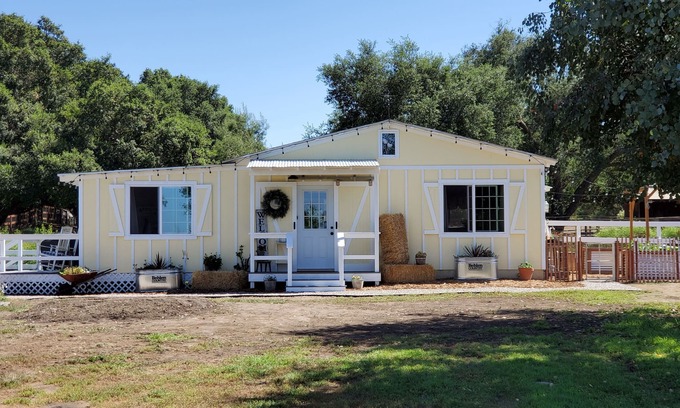 Ramona Otro | Un acogedor y rústico B & B / Farmstay en Wine Country, Ramona, CA