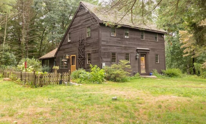 Rogers Apartamento | Rustic Farmette Studio with Hot Tub & Pool