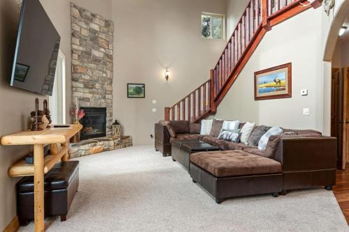Meadow View Heights Casa | Rustic Forest Retreat
