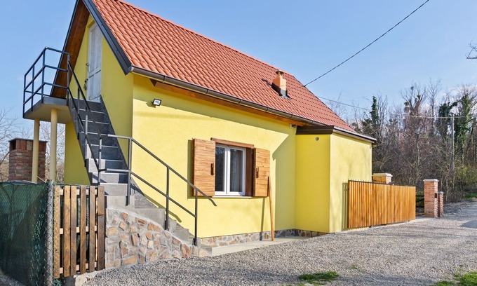 Donja Stubica Casa | Rustic Holiday Home in Donja Stubica with Terrace