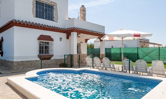 El Palmar Casa | Casa cerca de la playa con piscina, jardín y Wi-Fi; aparcamiento disponible, se admiten mascotas