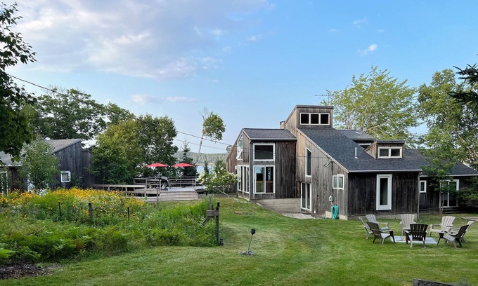 Deer Isle Casa | Little Deer Isle, propiedad frente al agua.