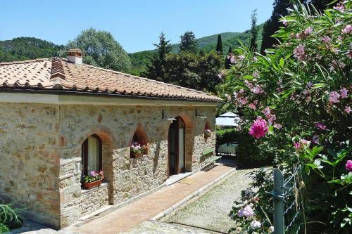 Ripafratta Casa | Rustic House in Tuscany with Shared Pool