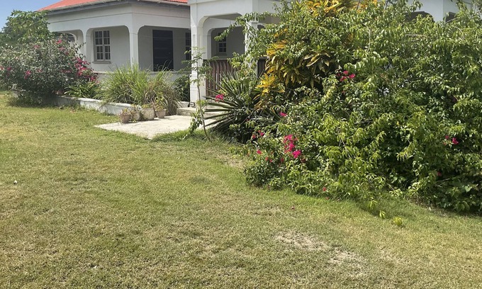 All Saints Villa | Bougainvillea Rasta casa 15 mins English Harbor/Historic Nelson’s Doc