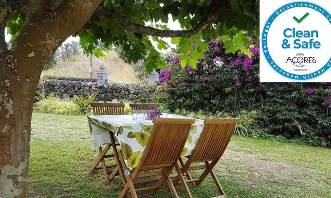 Caloura Cabaña | Casa rústica con jardín