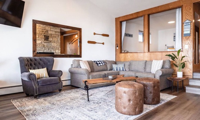 Silver Lake Casa | Rustic Lake House - Family Fun!