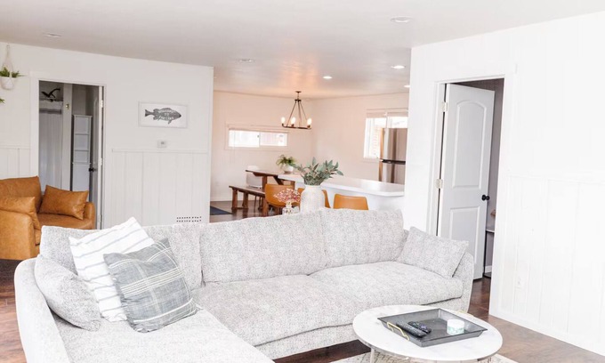 Tomahawk Casa | Rustic Lake Nokomis Cabin with Hot Tub, Trails, and Family Fun for 10!