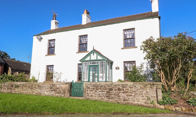 Knott End-on-Sea Cabaña | RUSTIC LANCASHIRE FARMHOUSE, pet friendly, with a garden in Garstang