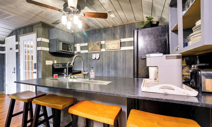 Liberty Cabina | Rustic Liberty Retreat w/ Private Patio & Gazebo!