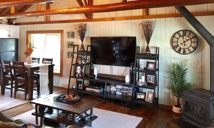 Cedar Falls Casa | Rustic 'Log Cabin' in Quiet CF Neighborhood!