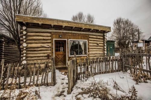 San Cristobal Casa | Rustic Log Cabin on Eco-Friendly Farm near Taos, New Mexico