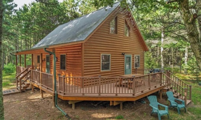 Big Flats Cabina | Rustic Log Cabin on Wooded Acreage Creek Fishing, Firepit, Near Lakes & Golf