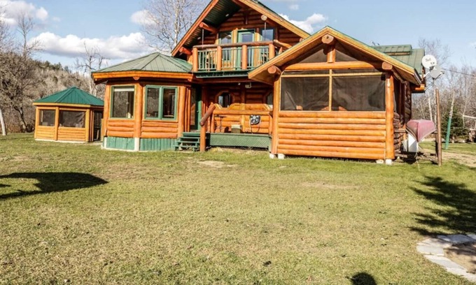 Mauricie Cabina | Rustic log cabin. *Waterfront with Spa*