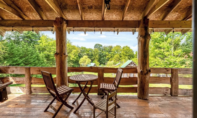 Blacksburg Casa | Rustic log cabin with modern comforts, scenic views, and cozy spaces for the perfect getaway.