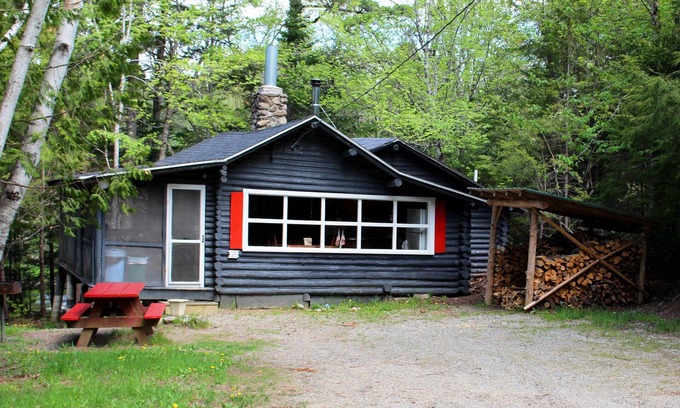 Dennysville Cabaña | Pet-Friendly totalmente equipada cabaña con vistas al agua en Downeast Maine, para 4 personas