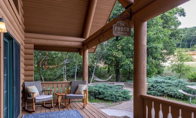 Warrens Casa | Rustic Luxury Getaway with On-Site Restaurant and Pool, Near Three Bears Resort