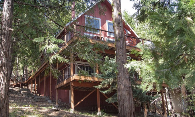 Long Barn Cabina | ¡Diversión de verano en Pinecrest Lake y Strawberry a solo minutos de distancia!