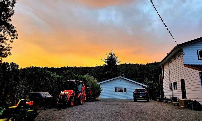 Armstrong Cabina | Rustic Meets The Amenities With Mountain Views