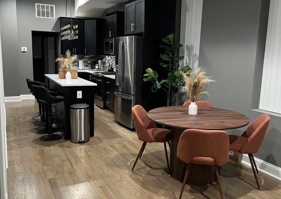 East Garfield Park Apartamento | Rustic Mix