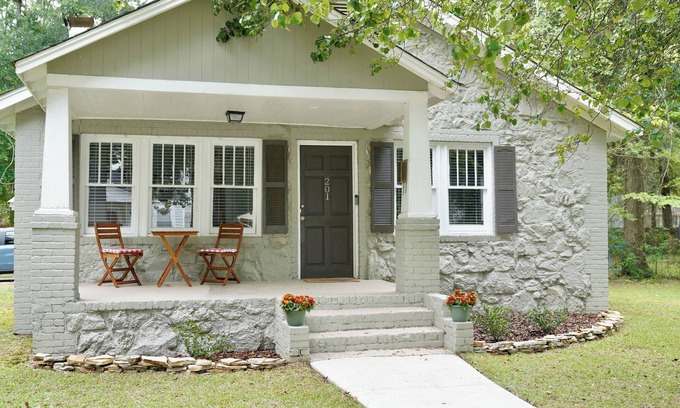 Terry Sanford Casa | Rustic-Modern Escape in Haymount