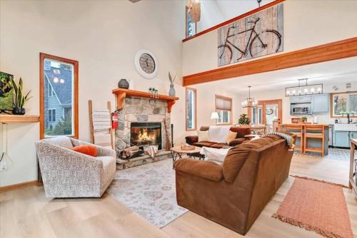 Albrightsville Casa | Rustic Modern Retreat in Poconos