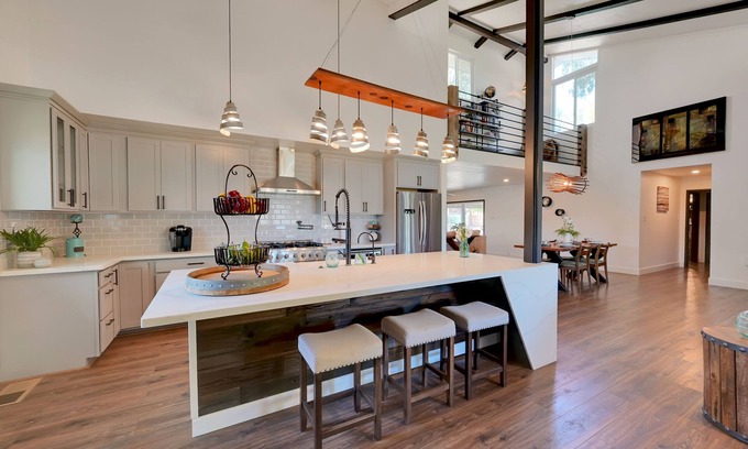 Yuba City Casa | Rustic Modern Retreat W/Pool And Game Room
