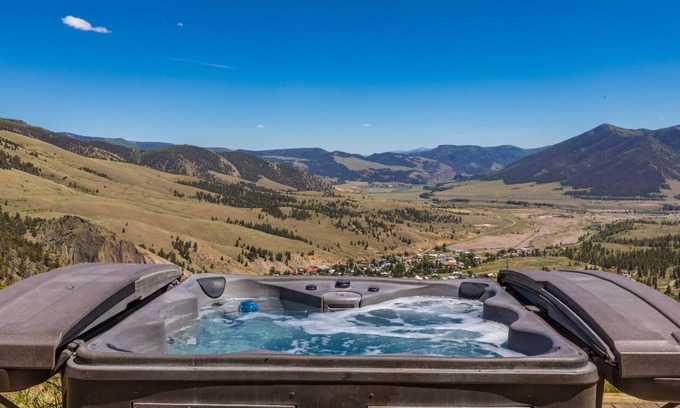 Creede Cabina | Rustic Mountain Cabin-Panoramic Views of Creede - Private Hot Tub!