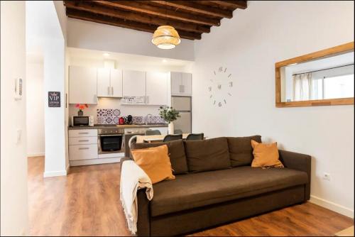 La Goleta Apartamento | Rustic & Nice Apartment in Malaga Center