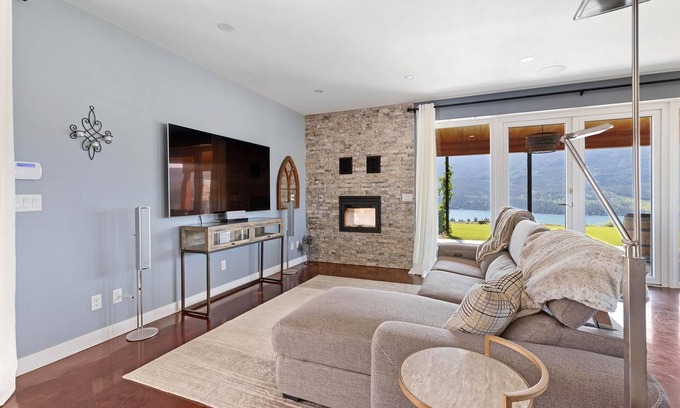 Vernon Casa | Rustic Oasis Lakeview with Hot Tub (Pet Friendly!)