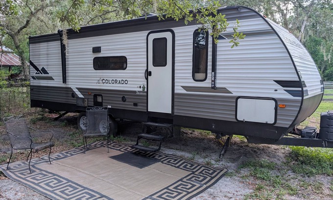 Chuluota Casa | Rustic Pines Ranch Cozy Camper