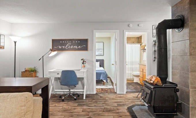 Littlerock Casa | Rustic Private Cottage w/ King Bed & HiSpeed Wi-Fi