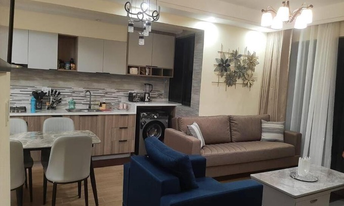 Thompson Estate Apartamento | Rustic Private Cottage w/ King Bed + Cityside View, Lift, CCTV, High Security,Swimming Pool - Near Junction mall, Night Club, Pizza Inn, KFC, Chicken Inn, CJs