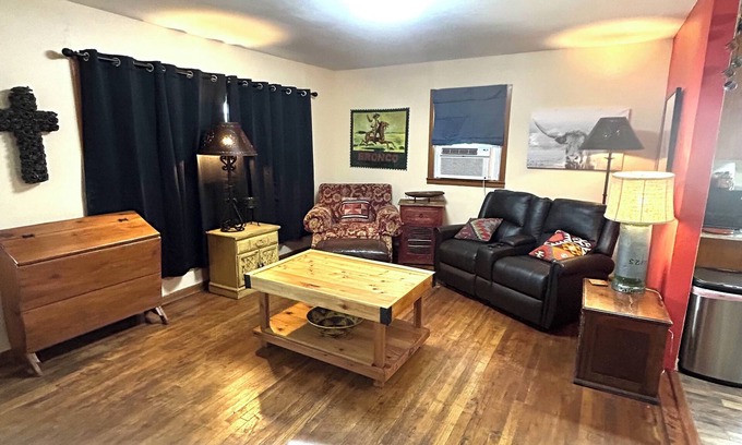 Lubbock Casa | Rustic Range Ranch House