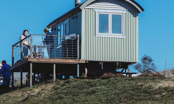 Georges Plains Cabina | Rustic Range Retreat @ Charlotte's Hut Stay, Relax, Unwind & Reconnect