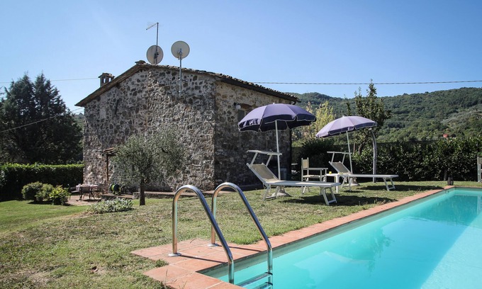 Borgo a Mozzano Casa | Rústico renovado, con todas las comodidades modernas, piscina privada y jardín.