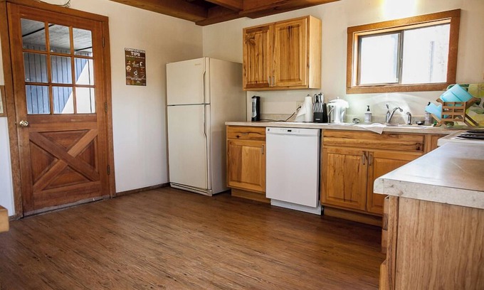 Mosier Casa | Rustic Retreat - 3 Bedrooms, 3 Bathrooms - Beautiful Cabin on 5 Acres of Land