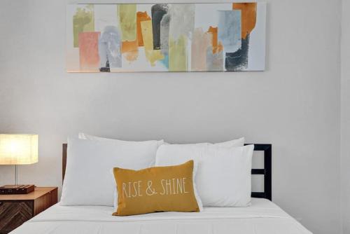 Poinciana Park Apartamento | Rustic Retreats Beachy 1BR for 4 guests in the heart of Fort Lauderdale