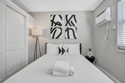 Poinciana Park Apartamento | Rustic Retreats Cozy 1BR For 4 Guests In The Heart Of Fort Lauderdale