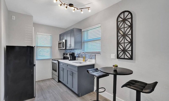 Poinciana Park Apartamento | Rustic Retreats: Beachy 1BR in the heart of Fort Lauderdale