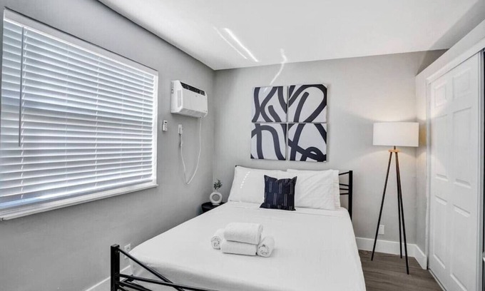 Poinciana Park Apartamento | Rustic Retreats: Beachy 1BR in the heart of Fort Lauderdale